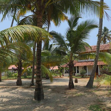 Pozhiyoram Ayurveda Beach Resort Alappuzha Esterno foto