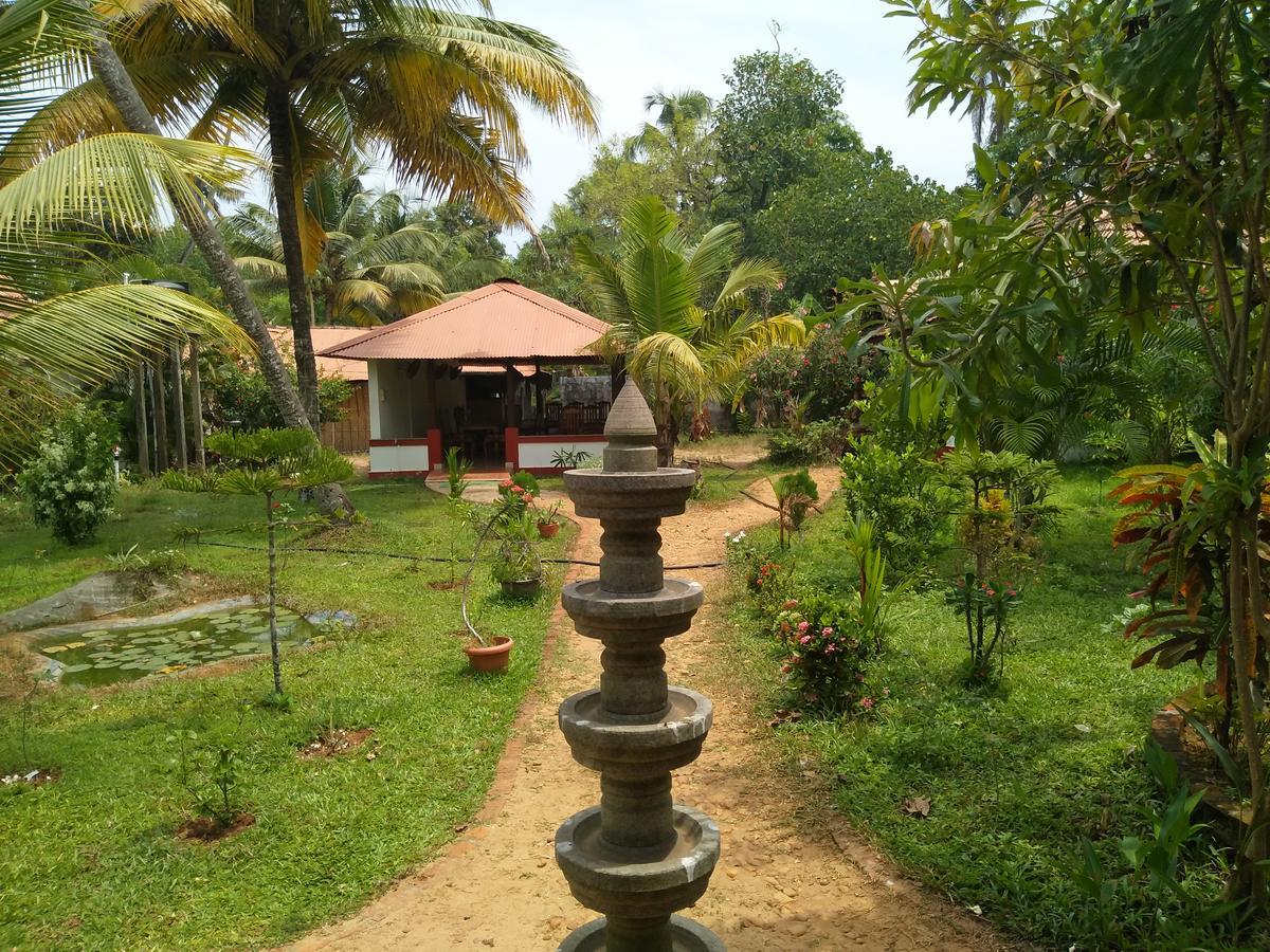 Pozhiyoram Ayurveda Beach Resort Alappuzha Esterno foto