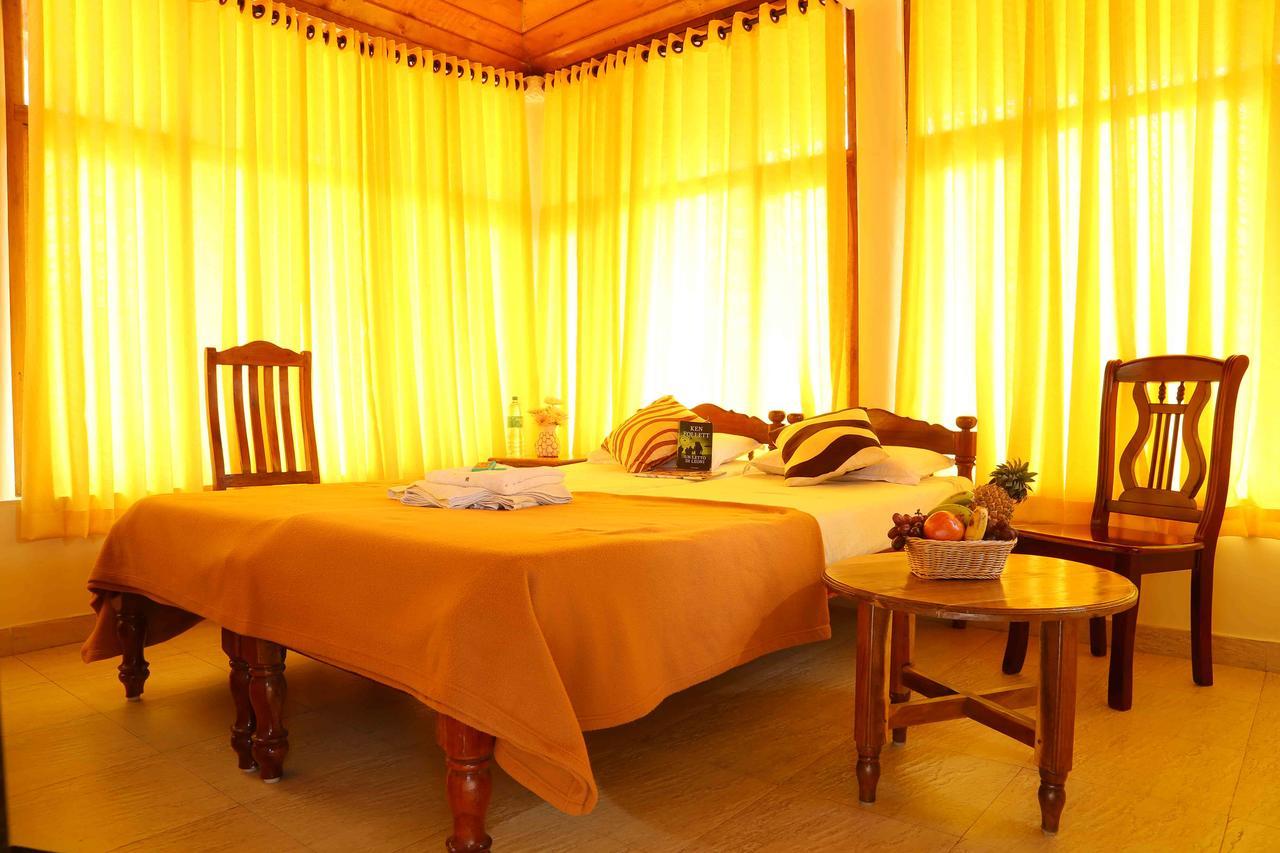 Pozhiyoram Ayurveda Beach Resort Alappuzha Esterno foto
