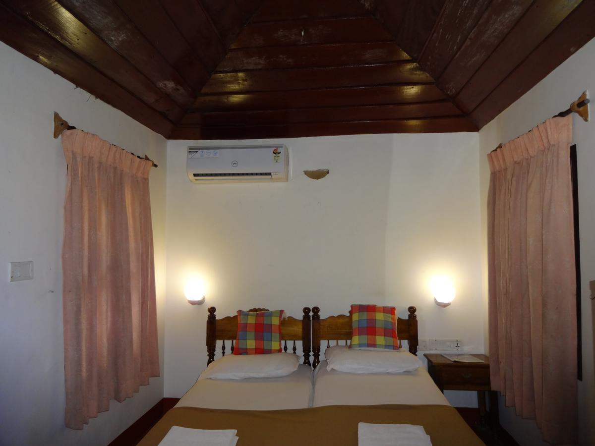 Pozhiyoram Ayurveda Beach Resort Alappuzha Esterno foto