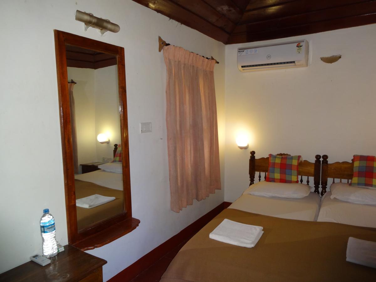 Pozhiyoram Ayurveda Beach Resort Alappuzha Esterno foto